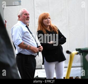 Stolze Eltern, Bruce Springsteen und Patti Scialfa stellen mit ihrer Tochter Jessica Springsteen, ihre Klasse für die USA bei der RDS Dublin Horse Show 2014 Featuring gewann: Patti Scialfa, Mick Devine wo: Dublin, Irland: 7. August 2014 Stockfoto