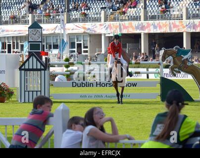 Stolze Eltern, Bruce Springsteen und Patti Scialfa stellen mit ihrer Tochter Jessica Springsteen, ihre Klasse für die USA bei der RDS Dublin Horse Show 2014 Featuring gewann: Jessica Springsteen Where: Dublin, Irland: 7. August 2014 Stockfoto