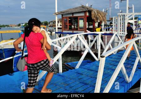 Ticket-Haus im Dock - Port in PUERTO PIZARRO. Abteilung von Tumbes. Peru Stockfoto