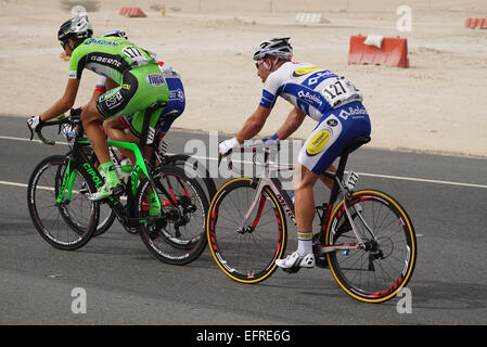 Katar. 9. Februar 2015. Alexander Kristoff (Katusha) gewann 2 Etappe der Tour of Qatar und zog in der Gesamtwertung am Ende eines High-Speed-racing, dass sah das Hauptfeld durch Seitenwind auf dem langen Weg zu Al Khor Corniche. Die Tour of Qatar ist eine jährliche Profi-Straßen-Radrennen Etappenrennen in Katar statt. Die Tour ist seit seiner Gründung im Jahr 2002 Teil der UCI Asia Tour. Bildnachweis: Ionel Sorin Furcoi/Alamy Live-Nachrichten Stockfoto