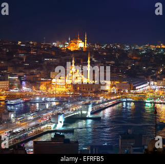 Nachtansicht von Istanbul und Big Horn vom Galata-Turm, Bosporus, Istanbul, Türkei Stockfoto