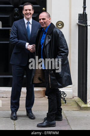 Montag, 2. Februar 2015 trifft George Osborne griechische Finanzminister Yanis Varoufakis in 11 Downing Street im Zentrum von London. Stockfoto