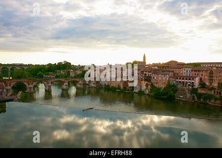 Alte Brücken über den Fluss Tarn, Albi, Frankreich Stockfoto