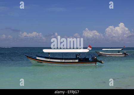 Boote am Meer in Bali, Indonesien Stockfoto