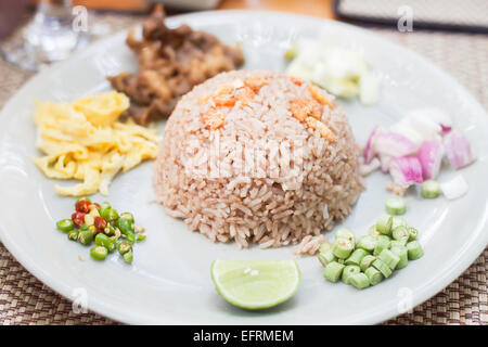 Gebratener Reis mit Shrimps-Paste, Fotoarchiv Stockfoto