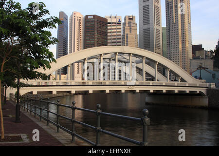 Boat Quay die Skyline der Stadt und Elgin Bridge bei Nacht-Singapur Stockfoto