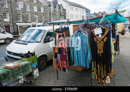 Machynlleth Marktstadt am wöchentlichen Markttag statt mittwochs in Powys, Mid Wales, Wales Stockfoto