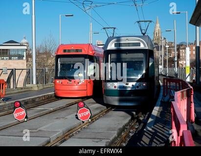 Moderne elektrische Straßenbahn auf dem Nottingham express Transit System England UK Stockfoto