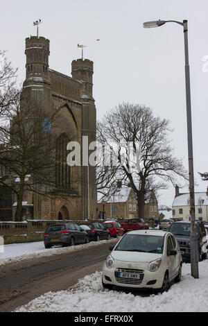 Whittlesea Straße Thorney und Thorney Abbey im Schnee Stockfoto