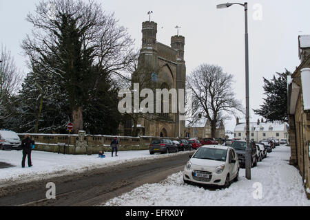 Whittlesea Straße Thorney und Thorney Abbey im Schnee Stockfoto