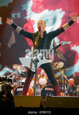 James Hetfield von Metallica erklingt auf der Bühne der Pyramide in Glastonbury Juni 2014 Stockfoto