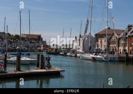 Foto von Weymouth Hafen mit Booten Stockfoto