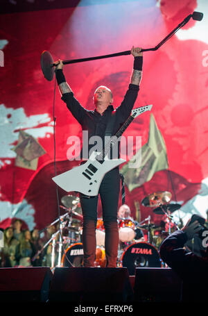 James Hetfield von Metallica erklingt auf der Bühne der Pyramide in Glastonbury Juni 2014 Stockfoto