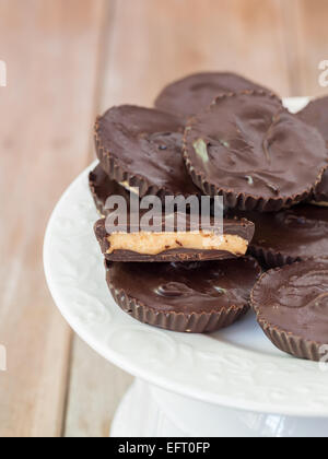 Hausgemachte Peanut Butter Cups. Stockfoto