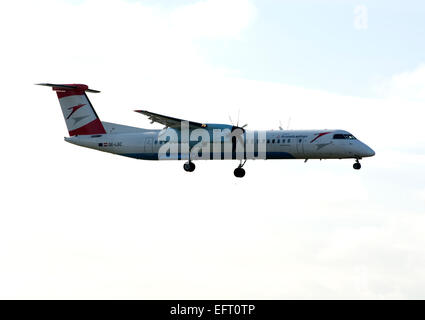 Brüssel Airlines Dash 8 landet auf dem Flughafen Birmingham, UK (OE-LGC) Stockfoto