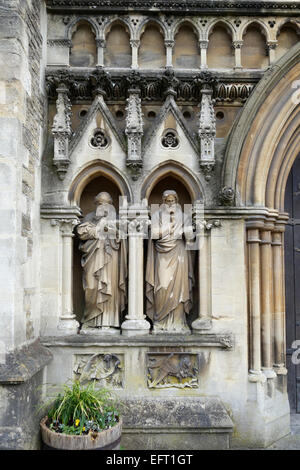 Kirche St. Johannes der Täufer kunstvolle Steinstatuen, Frome. Somerset, England, Großbritannien Stockfoto