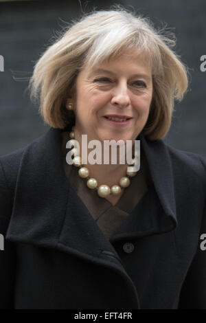 London, 10. Februar 2015. Minister kommen bei der wöchentlichen Kabinettssitzung in 10 Downing Street. Im Bild: Home Secretary Theresa May Kredit: Paul Davey/Alamy Live-Nachrichten Stockfoto