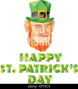 Niedrige Polygon Stil Illustration einen Kobold-Kopf gesetzt auf isolierten weißen Hintergrund mit den Worten glücklich St. Patrick's Day unter dem Bild. Stockfoto