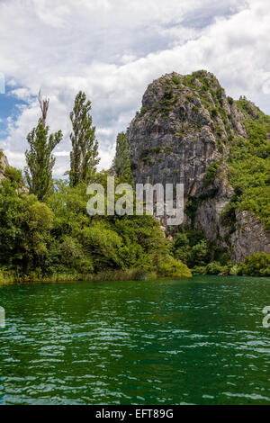 Cetina-River-Canyon ist ein Ort der schönen Landschaften. Omis, Kroatien. Stockfoto