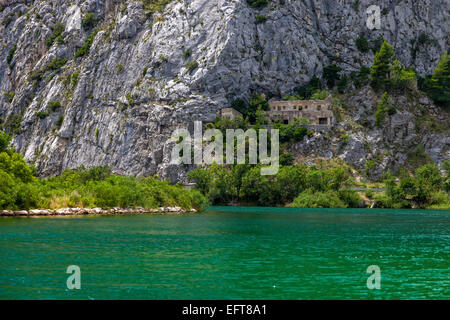 Cetina-River-Canyon ist ein Ort der schönen Landschaften. Omis, Kroatien. Stockfoto