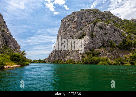 Cetina-River-Canyon ist ein Ort der schönen Landschaften. Omis, Kroatien. Stockfoto