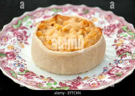 Käse und Macaroni Pie - eine schottische Delikatesse Stockfoto