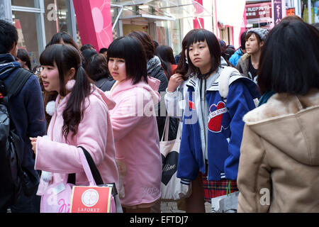 Junge Mädchen in Harajuku Kawaii (süß) Stil. Tokyo, Japan Stockfoto