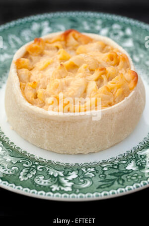 Käse und Macaroni Pie - eine schottische Delikatesse Stockfoto