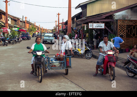 Straßenszene in Lanta Old Town, Ko Lanta, Thailand (Koh). Stockfoto