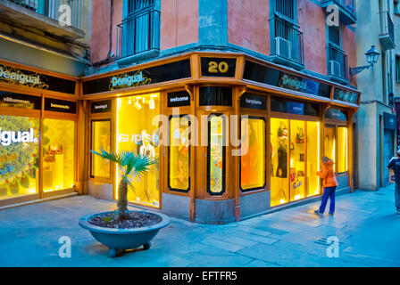 Desigual Mode Kleidung Shop, Barri Gotic, Barcelona, Spanien Stockfoto