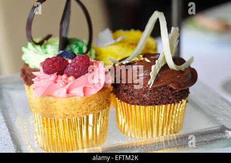 Kuchen am Nachmittag Tee in London Hilton, Park Lane, London, England, UK Stockfoto