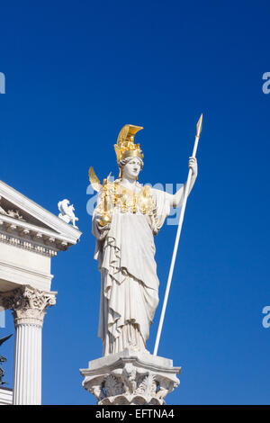 Pallas Athene Statue am Parlamentsgebäude, Wien, Österreich Stockfoto