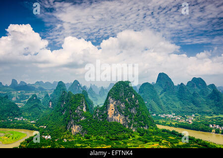 Karst Gebirgslandschaft in Xingping, Provinz Guangxi, China. Stockfoto