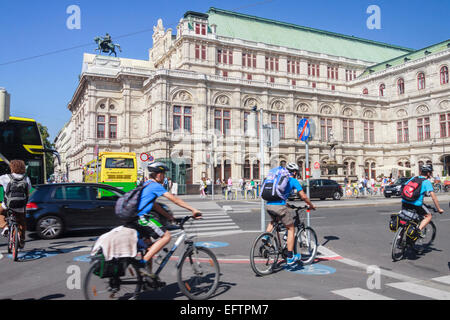 Wiener Staatsoper Gebäude Straßenszene. Wien, Österreich Stockfoto