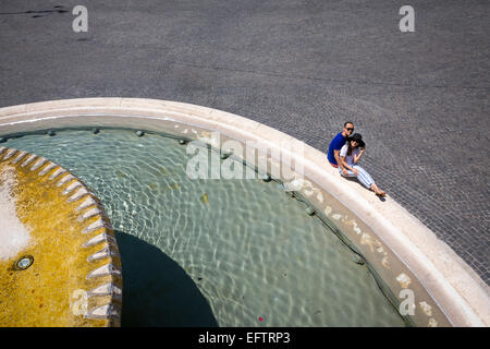 Paar in der Liebe. Piazza del Popolo. Rom Italien Stockfoto