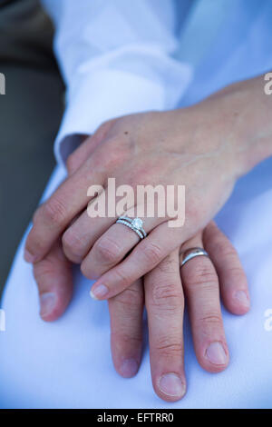 Verlobungsring auf der Seite. Stockfoto