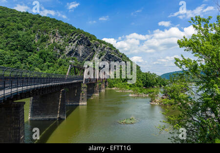 Appalachian Trail Fußgängerbrücke über den Potomac River in Harpers Ferry National Historic Park, West Virginia, USA