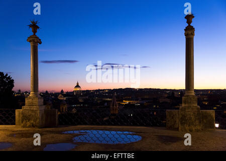 Die Terrasse Blick vom Pincio Park bei Sonnenuntergang. Rom, Italien Stockfoto