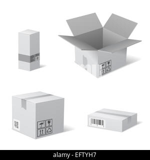 Offene und geschlossene Kartonagen Kartons mit Recycling Symbole. isoliert auf weiss. Stockfoto