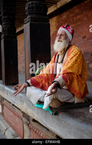 Eine buddhistische Sadhu devotee in Durbar Square als UNESCO-Weltkulturerbe in der Stadt Bhaktapur auch als Khwopa in Nepal bekannt aufgeführt Stockfoto