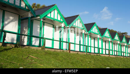 Strandhütten bei Langland Bucht, an der South Wales Coast Path in der Gower-Halbinsel Stockfoto