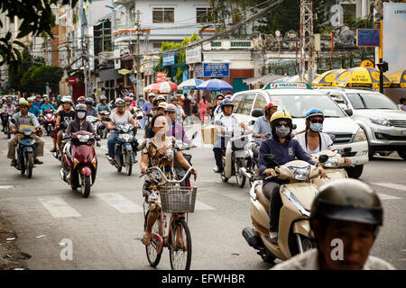 Dichten Verkehr in Cholon (Chinatown), Ho-Chi-Minh-Stadt (Saigon), Vietnam. Stockfoto