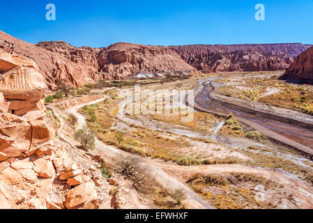 Breite Schlucht in der Nähe von San Pedro in der Atacama-Wüste in Chile Stockfoto