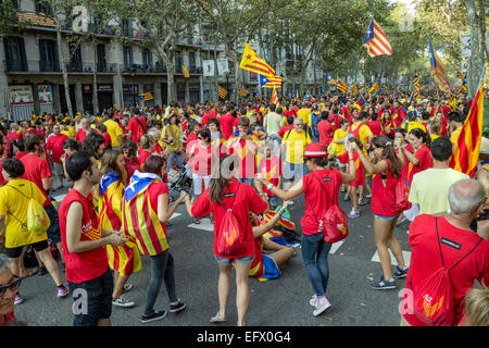 BARCELONA, SPANIEN - SEPT. 11: Menschen auf der Straße von Barcelona feiert Unabhängigkeit während der nationale Tag von Katalonien Stockfoto