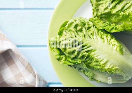 der frische Salat auf Teller Stockfoto