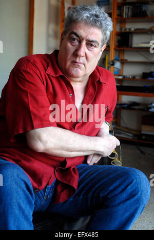 Porträt. Quim Monzó. Spanisch-katalanische Schriftsteller-Journalist und Autor, in seinem Studio in Barcelona Stockfoto