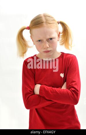 Junges Mädchen mit Pig Tails wütend schlecht gelaunt Stockfoto