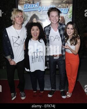 Ross Lynch, Raini Rodriguez, Calum Worthy, Laura Marano im Ankunftsbereich für BAD HAIR DAY Premiere auf dem Disney Channel, The Walt Disney Studios Frank G. Wells Theater, Burbank, CA 10. Februar 2015. Foto von: Dee Cercone/Everett Collection Stockfoto