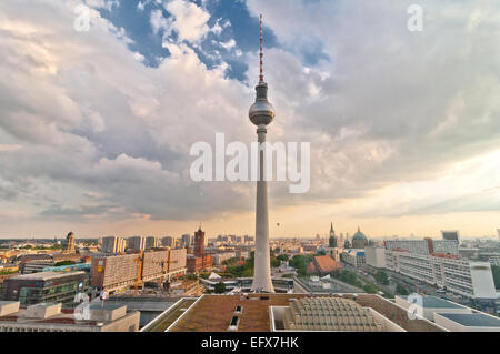 Berlin, Deutschland - 7. Juni 2013: Blick über Fernsehturm und der Berliner Innenstadt. Die TV Turm Berlin v Stockfoto