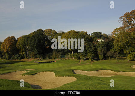 Im Herbst auf dem Fairway auf das 6. Loch auf dem Grün und der 1. Grün Chislehurst Golfclub Kent England anzeigen Stockfoto